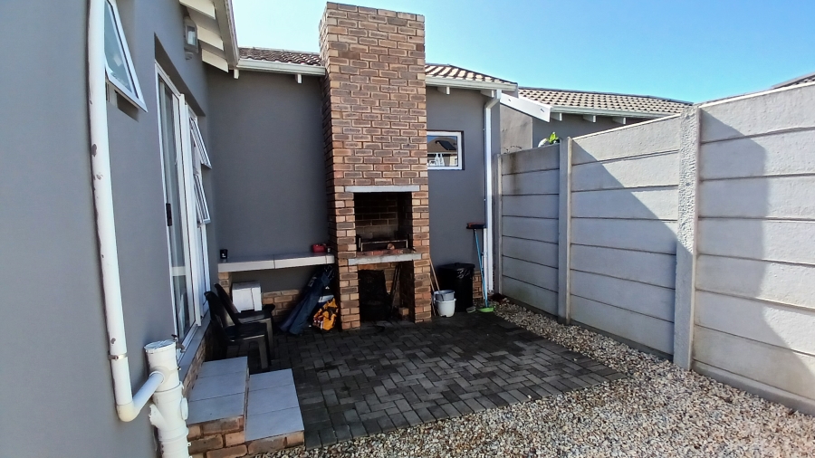 To Let 2 Bedroom Property for Rent in Overbaakens Eastern Cape